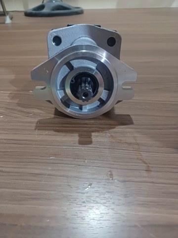 BƠM XE NÂNG 10T KHOANG 55 Q PHẢI ĐÁY BÁT CÚT. - NC