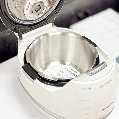 Nồi cơm điện cao tần áp suất Cuckoo lòng inox dễ vệ sinh