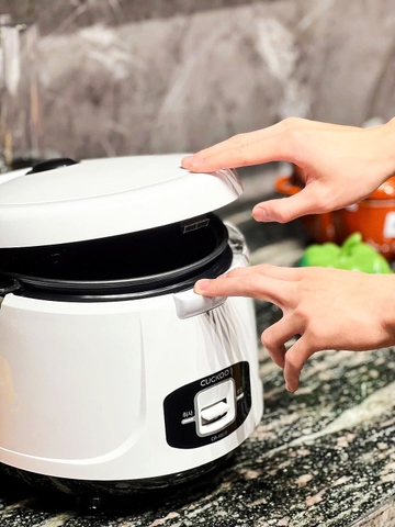 Mua nồi cơm điện Cuckoo CR-1055B 1.8L giá tốt