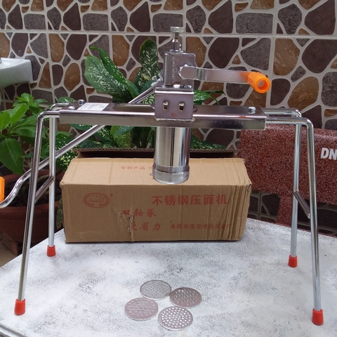 Dụng Cụ Ép Làm Mì, Bún, Bánh Canh Inox 4 Chân + 4 Mặt Ép Cao Cấp SP000049