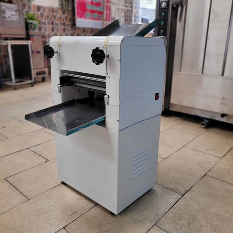 Máy Làm Mì Sợi Haiou 300 2200W Trục 300 mm Lưỡi 2 mm Cán Hoành Thánh Bánh Canh Bánh Bao Ramen Chinese Noodles Fried PVN4672