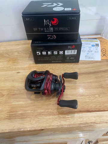 máy ngang Daiwa Gekkabijin BF TW - 2026 tay trái