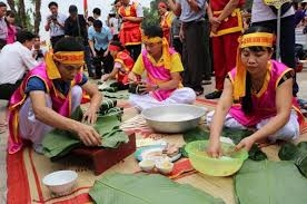 Nghệ nhân gói bánh chưng nhanh như máy, 60 phút gần 100 cái