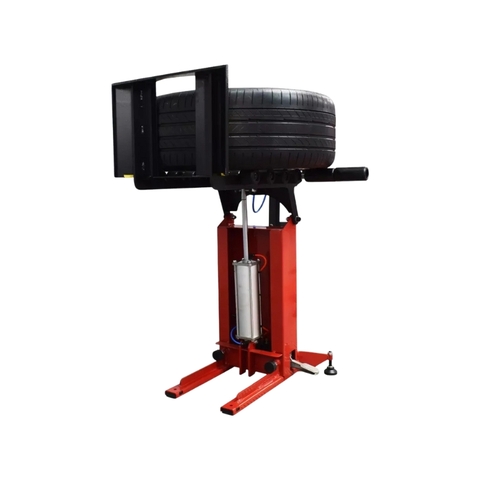 Thực tế thao tác sử dụng thiết bị nâng lốp OEM-NL66 cho máy ra vào lốp tại garage Thiết Bị Nam Cường