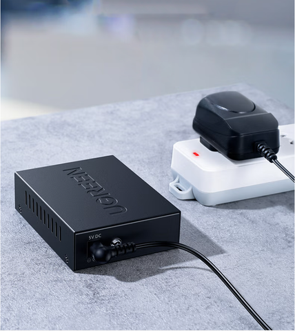 Bộ chuyển đổi Cáp Mạng Sợi Quang chuẩn SC sang Cáp Mạng Lan RJ45 UGREEN CM330