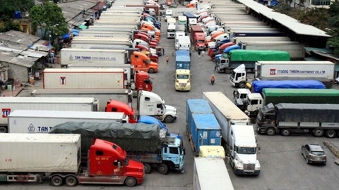 KHÔNG KHÍ ĐÓN TẾT CHỢ ĐẦU MỐI THỦ ĐỨC NỮA CUỐI THÁNG 12 VÀ QUẢ BOM MANG TÊN NGHỊ ĐỊNH 46 .