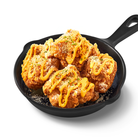 Crispy boneless chicken cheese sauce