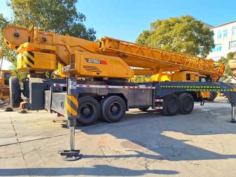 CẨU ĐỊA HÌNH KOBELCO RK100 – 10 TẤN (1999)