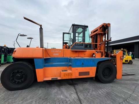 XE NÂNG TOYOTA 24 TẤN – MODEL FD240 | ĐỜI 2002 – CHẠY TỐT | NHẬP KHẨU TỪ NHẬT BẢN