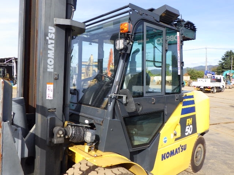 XE NÂNG DẦU KOMATSU FH50-2