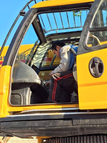 CẨU ĐỊA HÌNH KOBELCO RK100 – 10 TẤN (1999)