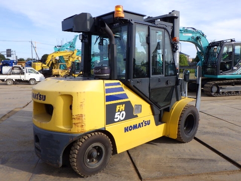 XE NÂNG DẦU KOMATSU FH50-2