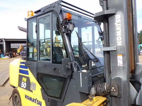 XE NÂNG DẦU KOMATSU FH50-2