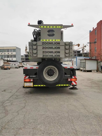 XE CẨU BÁNH LỐP ZOOMLION ZTC800V