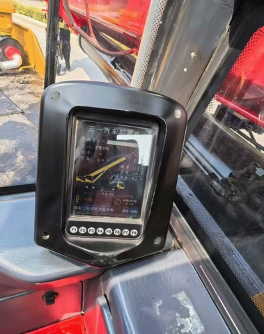 SANY STC500 (Cẩu bánh lốp 50 tấn)