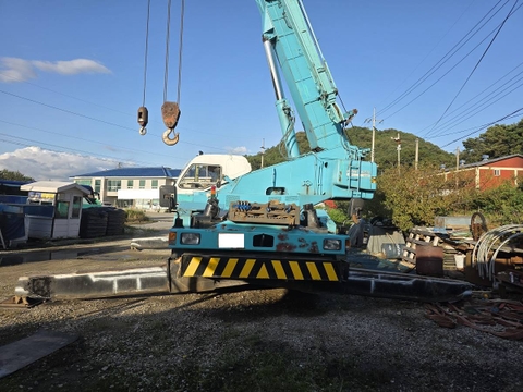 KOBELCO RK500 – Xe cẩu bánh lốp