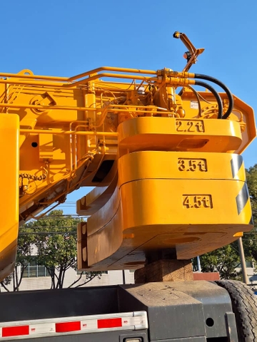 CẨU ĐỊA HÌNH KOBELCO RK100 – 10 TẤN (1999)