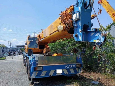 CẨU BÁNH LỐP KATO KR-70H-L – 70 TẤN (2012)