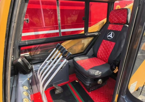 SANY STC500 (Cẩu bánh lốp 50 tấn)