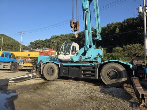 KOBELCO RK500 – Xe cẩu bánh lốp