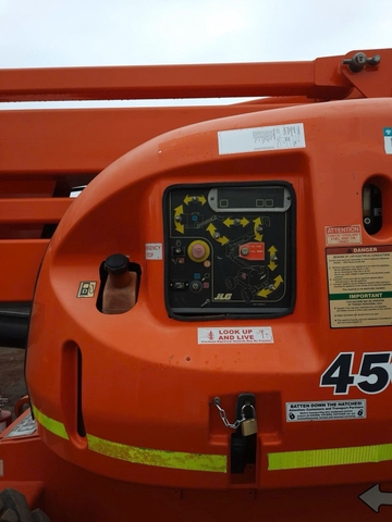 XE NÂNG NGƯỜI JLG 450AJ 2010