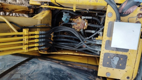 MÁY XÚC KOMATSU PC120-8 (2012)