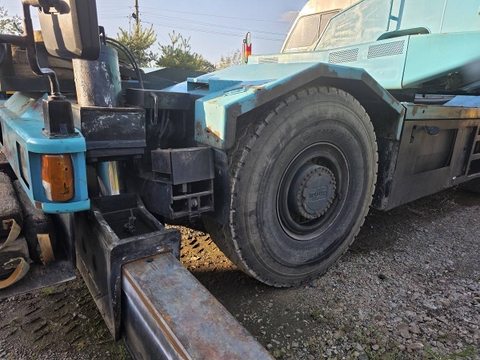 KOBELCO RK500 – Xe cẩu bánh lốp