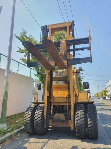 XE NÂNG DẦU TCM 20 TẤN – MODEL FD200Z4-S- SẢN XUẤT 1985