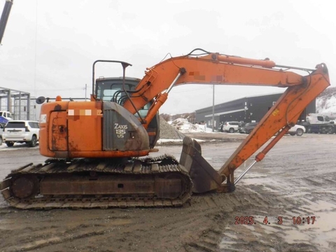 MÁY XÚC HITACHI ZX135US-E – NHẬT BẢN – CHUẨN CÔNG TRÌNH ĐÔ THỊ