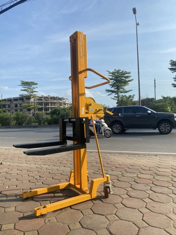 Xe nâng tay quay kawasaki 500kg