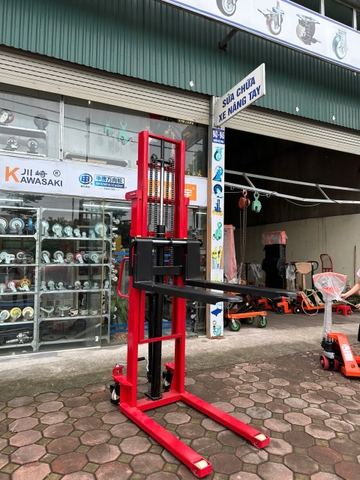 Xe nâng tay cao  2T- 3M màu đỏ
