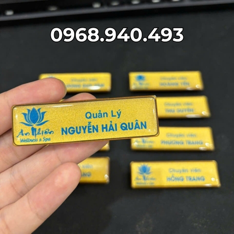 Thẻ tên đeo ngực