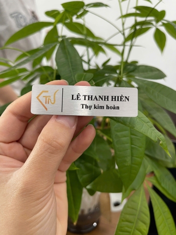 Thẻ tên đeo ngực
