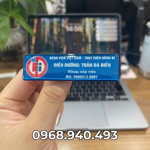 Thẻ tên đeo ngực