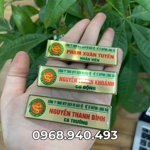 Thẻ tên đeo ngực