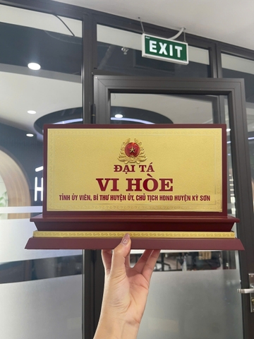 Biển Chức Danh Tam Cấp Gỗ Đồng 02 Mặt 15x30cm Gắn Sao Nổi