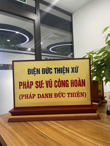 Biển Chức Danh Tam Cấp Gỗ Đồng 02 Mặt 25x40cm
