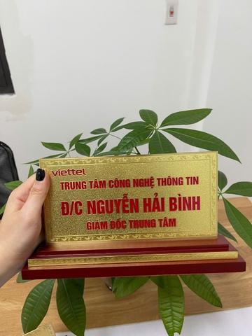 Biển Chức Danh Tam Cấp Mặt Đồng 2mm 11x22cm (Mẫu Viettel)