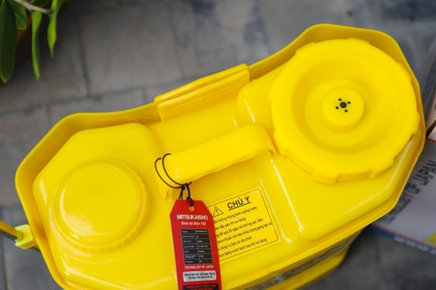 Máy phun thuốc trừ sâu, côn trùng điện Mitsukaisho 16D Vàng Bình ắc qui 12V8Ah