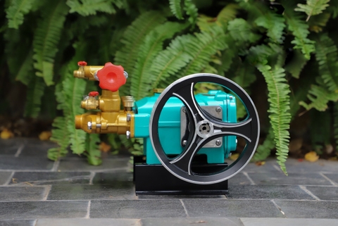 Máy phun thuốc trừ sâu bảo vệ thực vật (không động cơ) Con Ong Vàng COV26AX 1.0HP Xanh mờ (hoạt động bằng sức kéo động cơ)