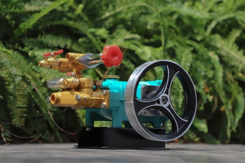 Máy phun thuốc trừ sâu bảo vệ thực vật (không động cơ) Con Ong Vàng COV22AX 1.0HP Xanh mờ (hoạt động bằng sức kéo động cơ)