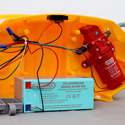 Máy phun thuốc trừ sâu, côn trùng điện CON ONG VÀNG Li16-pin Vàng Pin lithium 12V8Ah