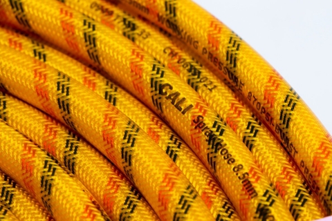Ống nhựa PVC Cali 8.5mm x 50m Vàng