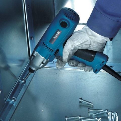 Máy vặn vít Makita 6952 270W