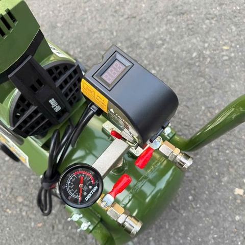 Máy nén khí không dầu Dekton DK-AC3930XPRO 1.8Hp 30L