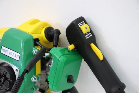 Máy cắt cỏ Oshima VX260 0.7KW Vàng-xanh 2 thì (rời, xoay)