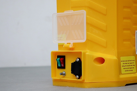 Máy phun thuốc trừ sâu, côn trùng điện Con Ong Vàng Li20-DP-2pin Vàng Pin lithium 12V8Ah-SP