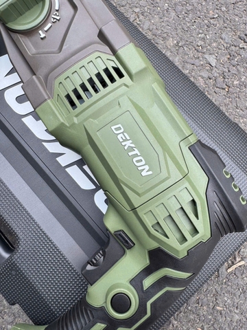 Máy khoan đục 3 chức năng Dekton DK-RH2603XPRO 1050W