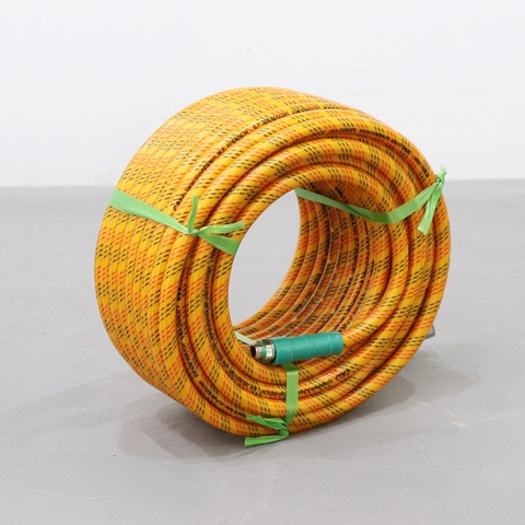 Ống nhựa PVC CALI 8.5mm x 10m Vàng