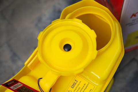 Máy phun thuốc trừ sâu, côn trùng điện KCT 20D Vàng Bình ắc qui 12V8Ah